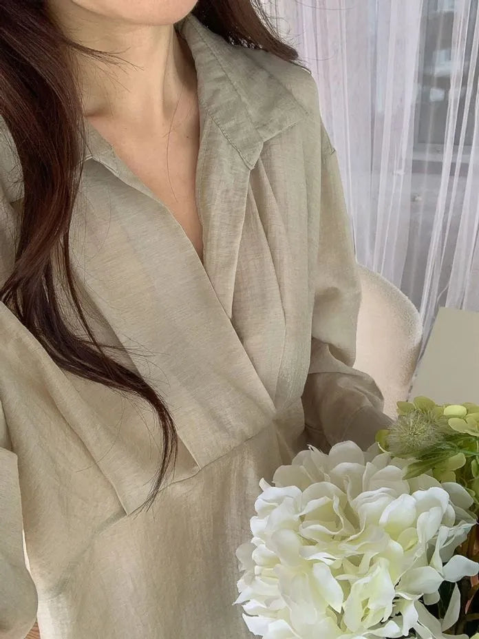 [Preorder] V-neck blouse