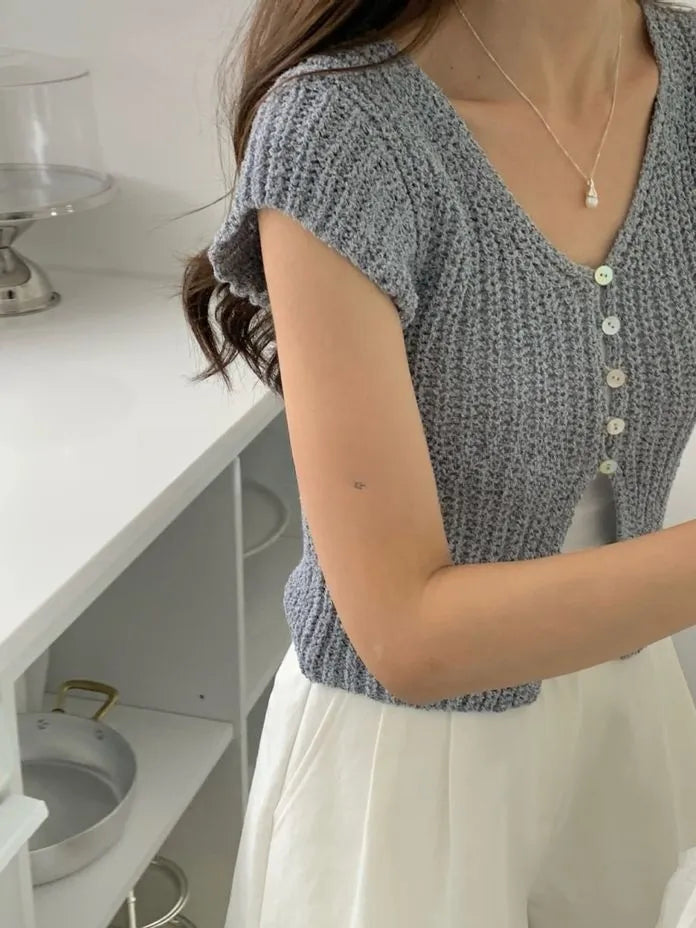 [Preorder] Knitted V-neck top