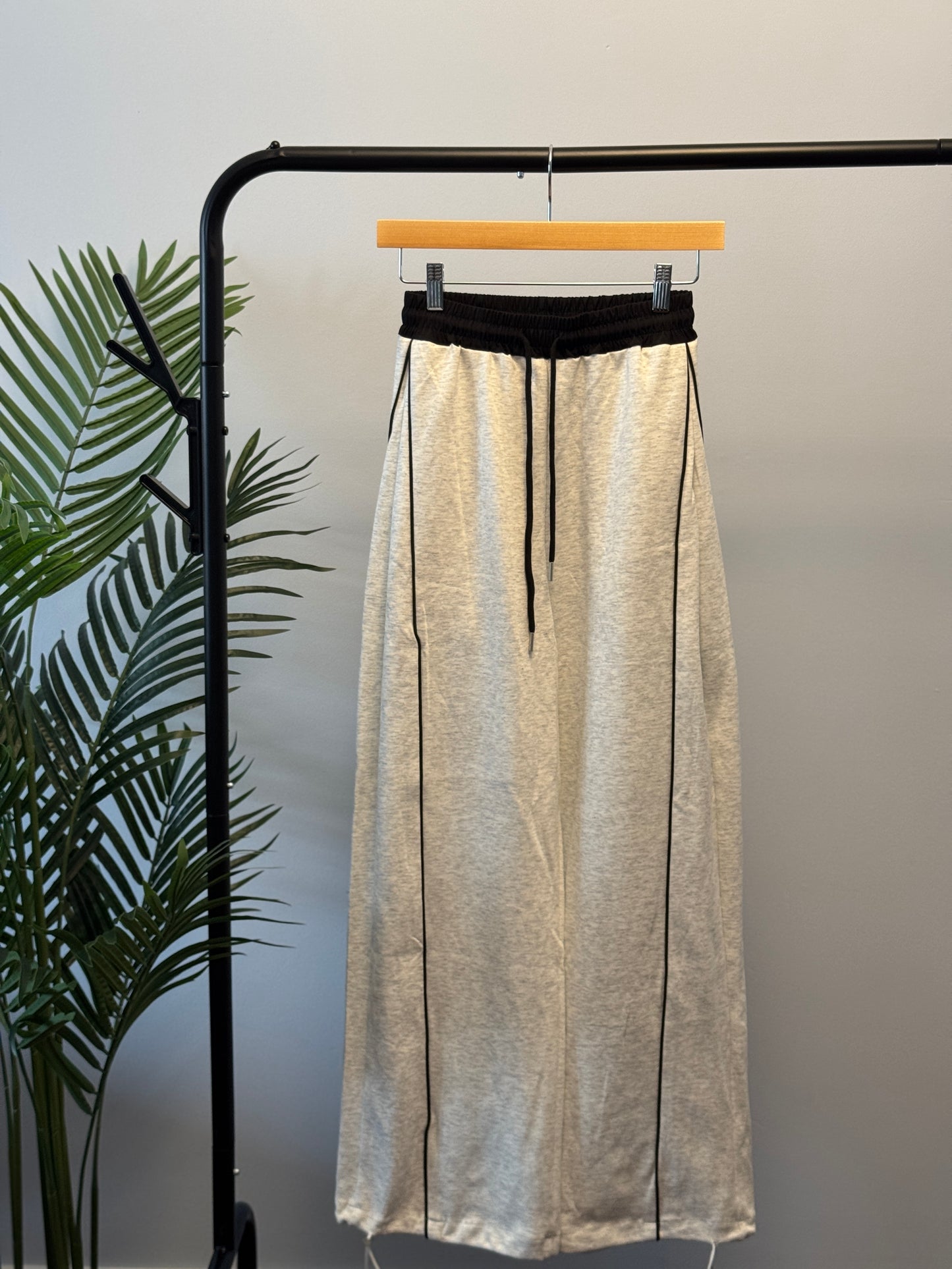 Wide leg pants with line
