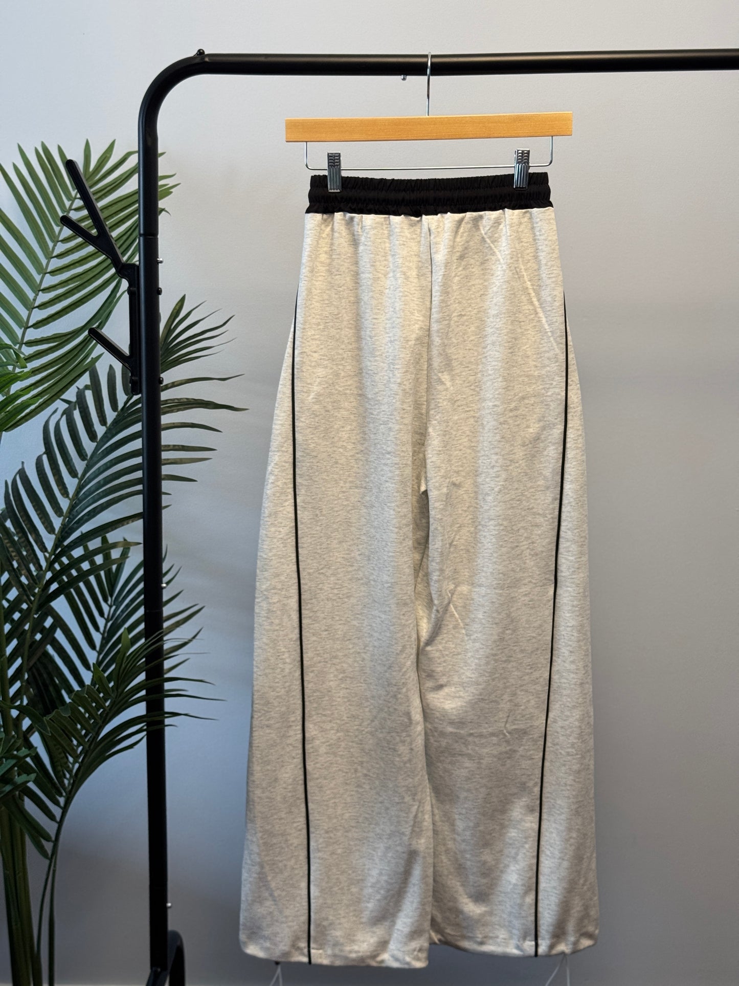 Wide leg pants with line