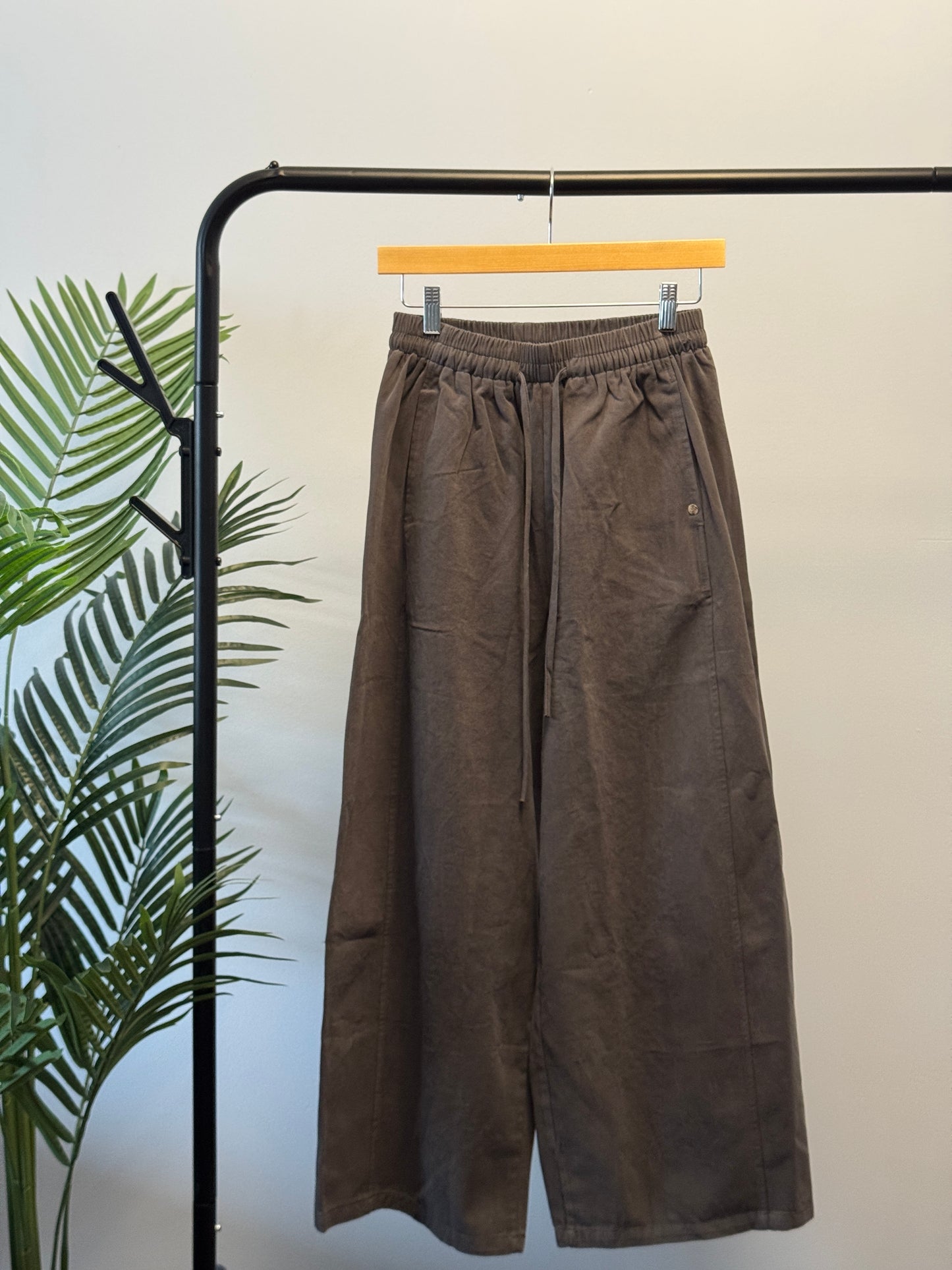 Wide leg pants with elastic waist