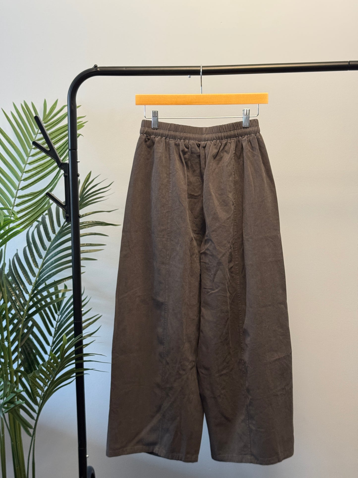 Wide leg pants with elastic waist