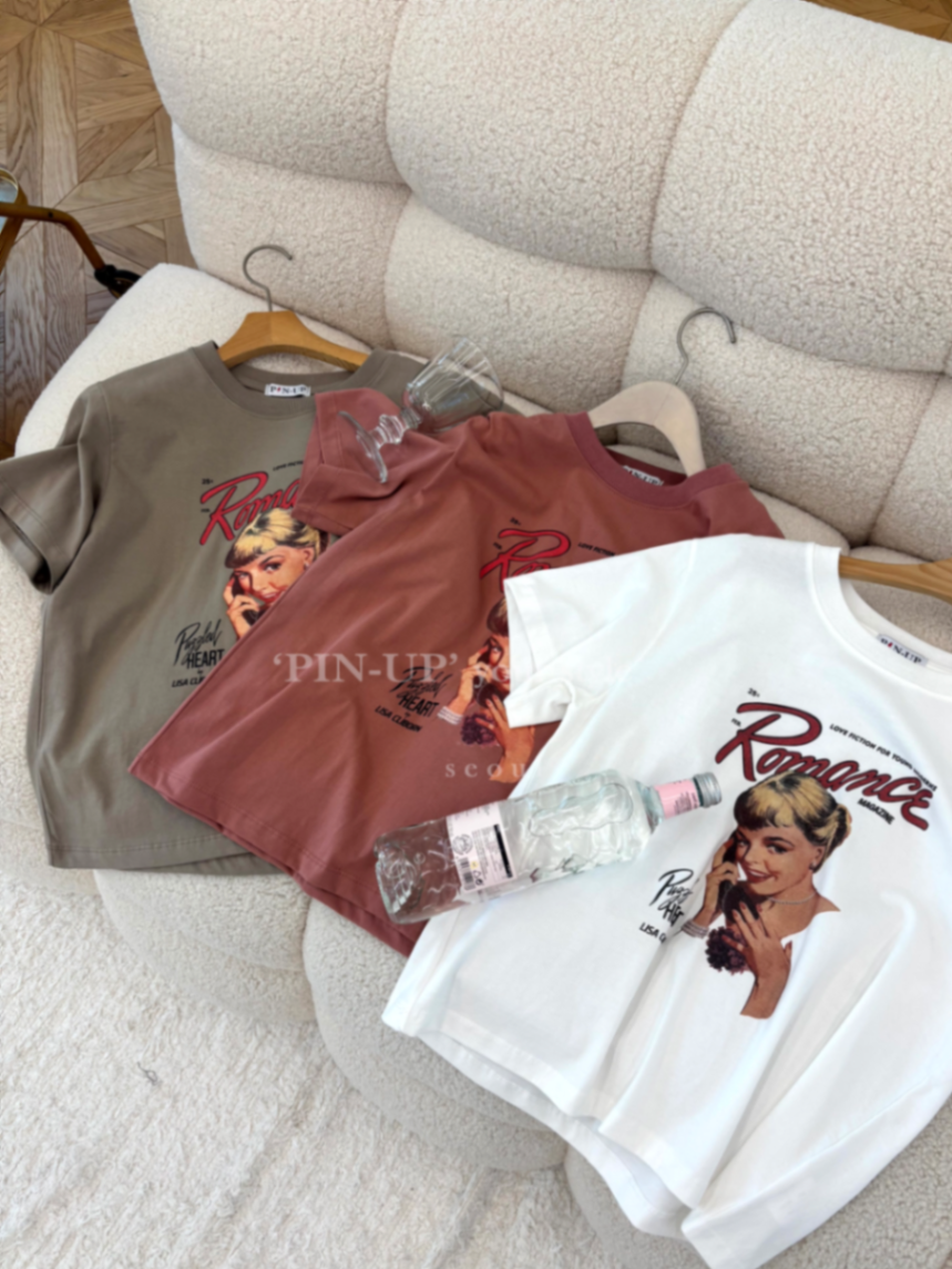 [Preorder] Pin-up romance magazine T-shirt