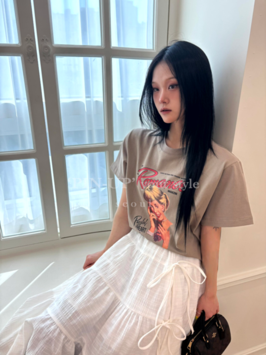 [Preorder] Pin-up romance magazine T-shirt